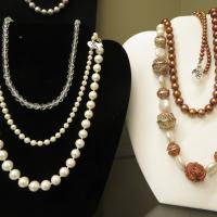 necklaces, pearls 
